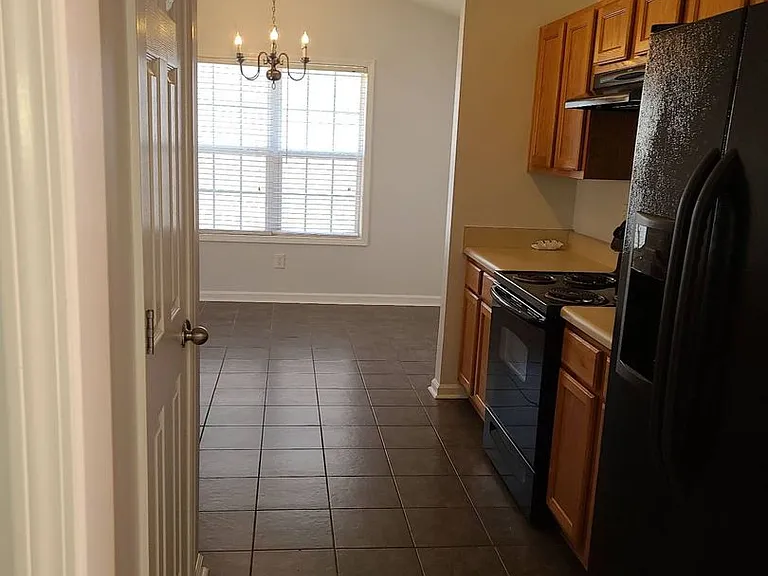 363 Greystone Pkwy — Photo 6
