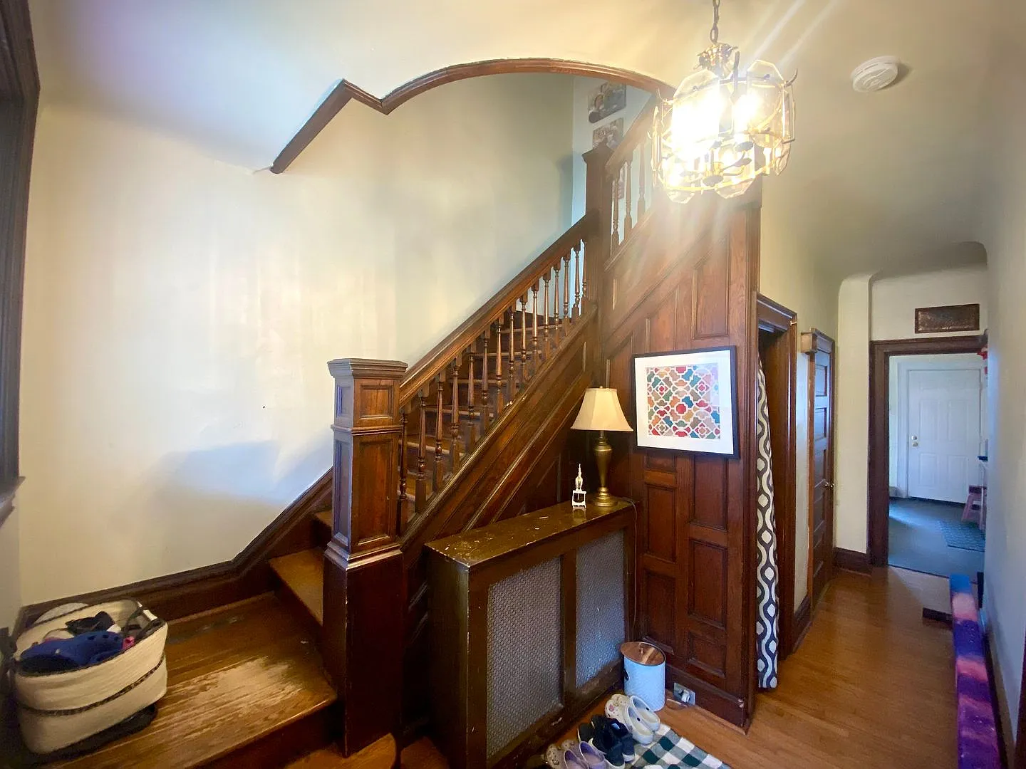 Beautiful Big House! Private Street. Central Air! Newer Kitchen. Fenced Yard! — Photo 2