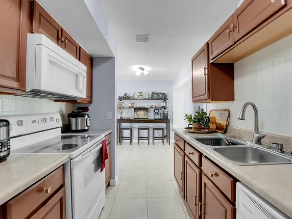 1251 SE Sandia Drive, Port St Lucie, FL 34983