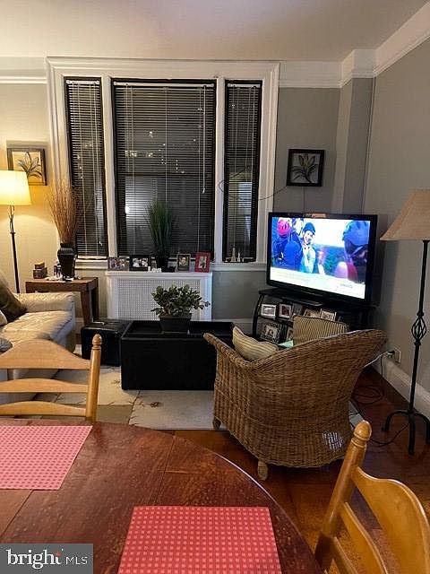 1st image of 2031-35 Locust St #304