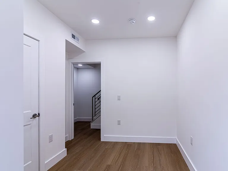 137 E Cumberland St #B — Photo 16