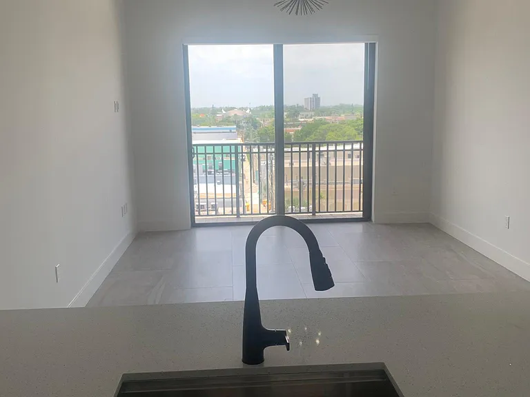511 Lucerne Ave #611 — Photo 8