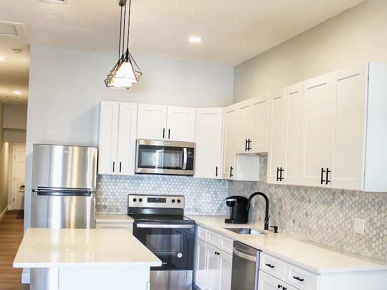 2332 W Union St #B — Photo 2