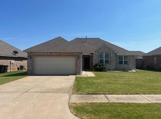 940 NE 30th St, Moore, OK 73160