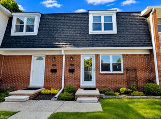 45745 Kensington St, Utica, MI 48317