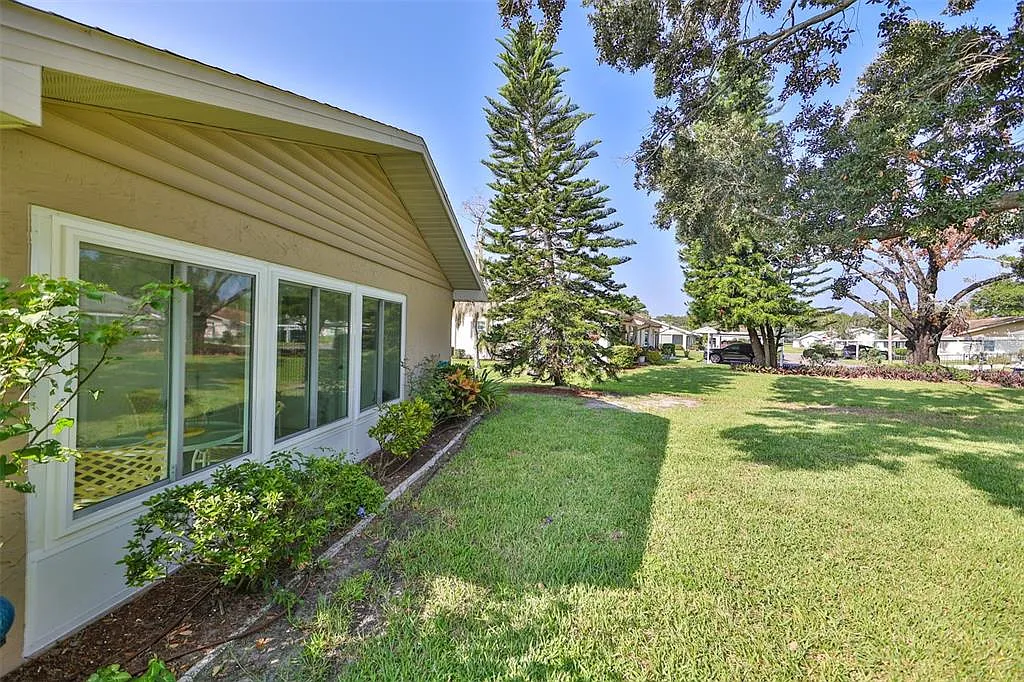 2 bed, 2.0 bath, 984 sqft, $1,800 — Photo 2