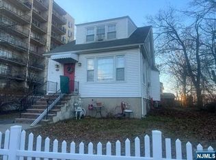 2337 5th St, Fort Lee, NJ 07024