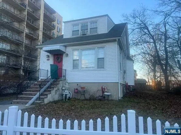 2337 5th St, Fort Lee, NJ 07024