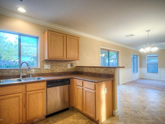 4th image of 759 S 167th Dr