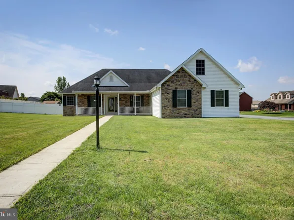 326 Leedy Way E, Chambersburg, PA 17202