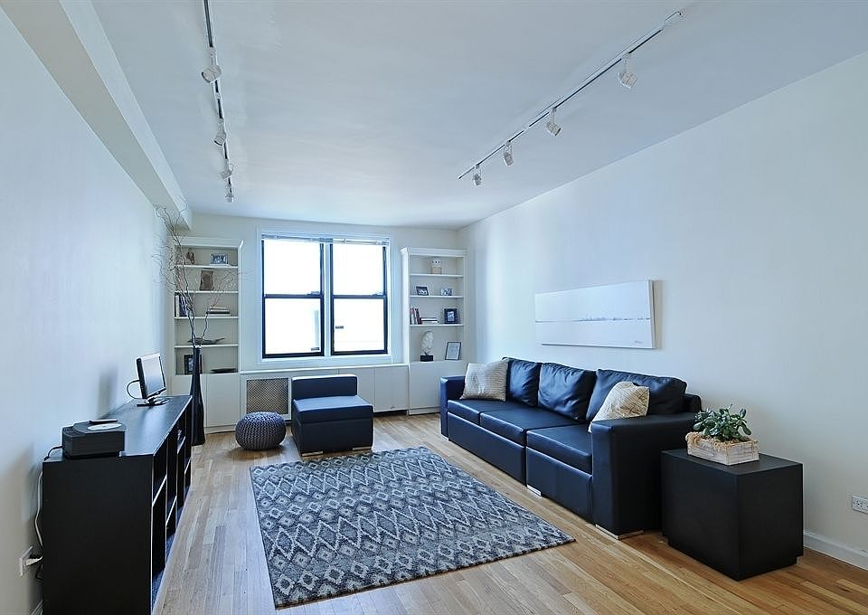 1st image of 211 E 18th St APT 3V