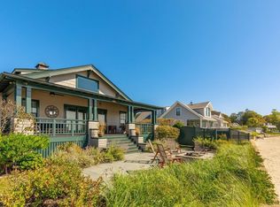 53 Raymond St, Manchester, MA 01944