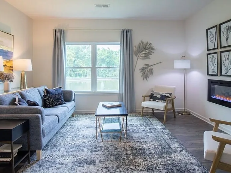 185 Daisy Dr — Photo 2