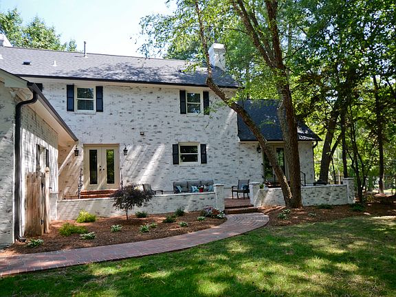 4th image of 2700 Greenwich Rd