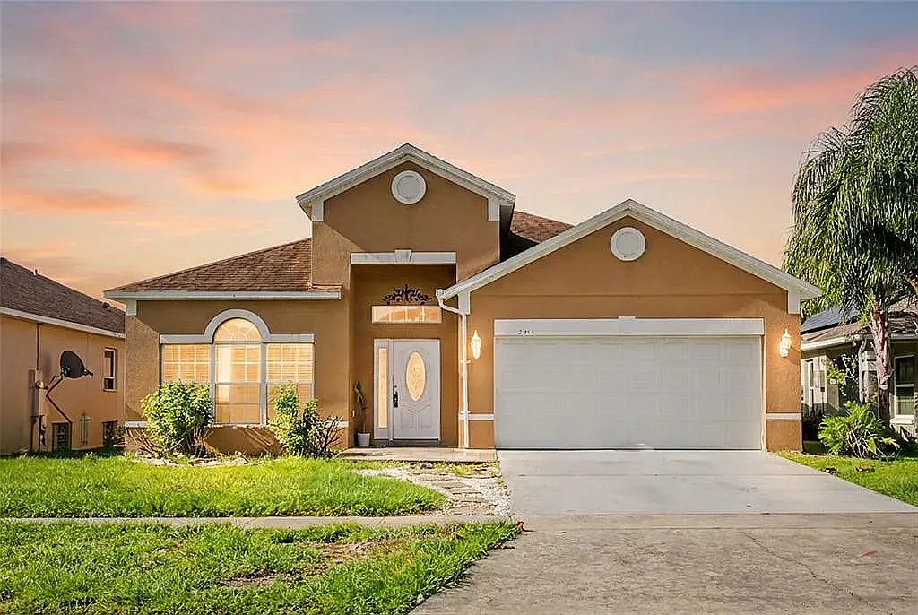 4 bed, 1972 sqft, $2,495 — Photo 1