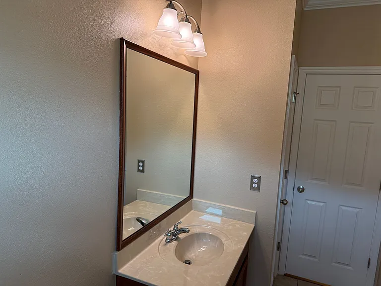 2478 Linkwood Ave — Photo 23