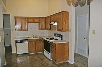 2nd image of 208 Redbud Trl