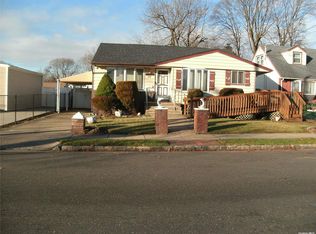 217 Costar St, Westbury, NY 11590