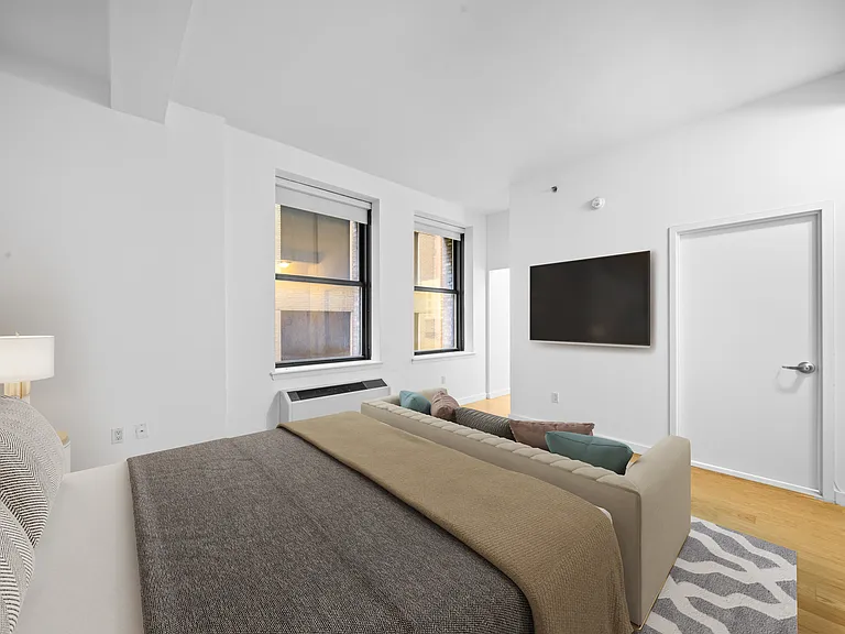 1 West St #2319 — Photo 3