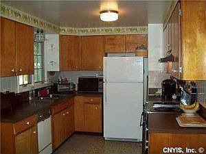 4th image of 210 Lawdon St
