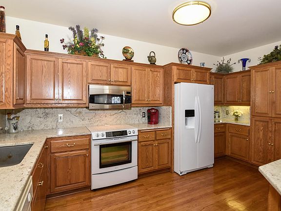 4th image of 8515 S Country Club Dr #40
