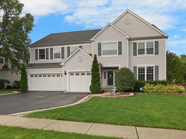 376 W Prairie Walk Ln, Round Lake, IL 60073
