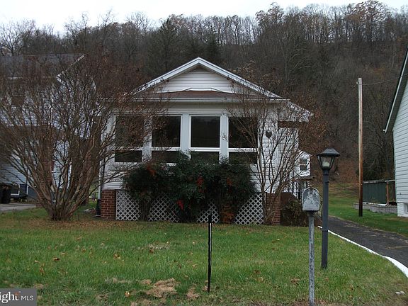3rd image of 531 Maryland St