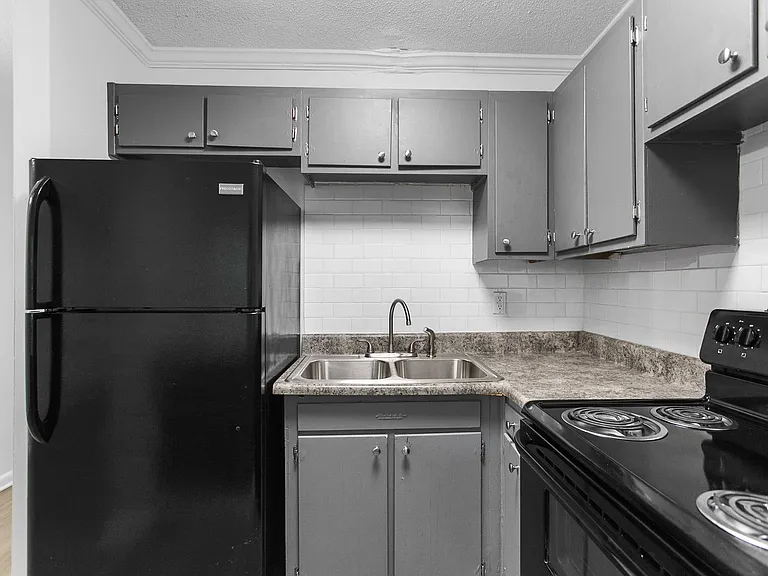 2925 Clairmont Ave S — Photo 26
