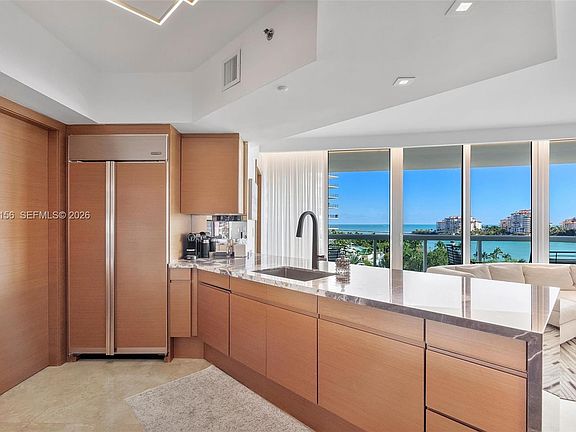 4th image of 1000 S Pointe Dr APT 705