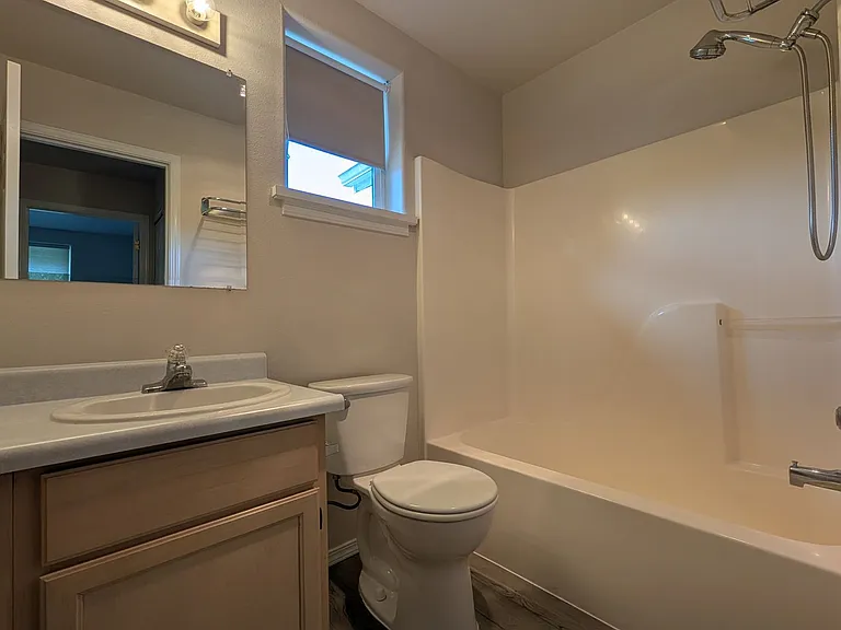 28 Lawrence St — Photo 14