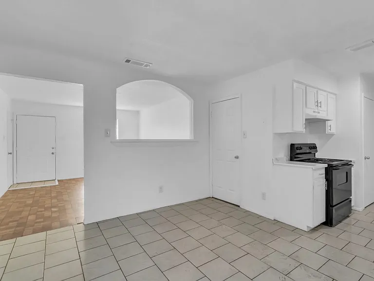 6490 Tumbling Creek Trl — Photo 9