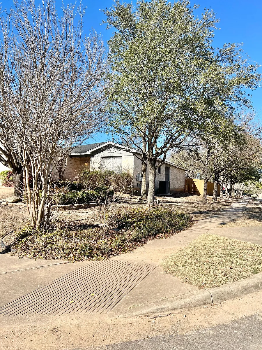 Building Photo - 1700 Pannier Ln