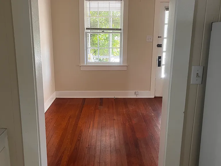 1512 E Belmont St — Photo 5