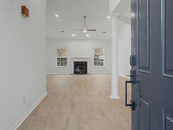 4th image of 1030 Oakhall Dr