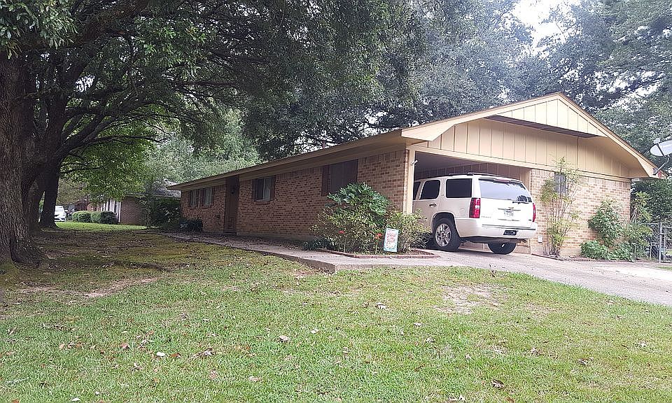 1st image of 106 Center Dr