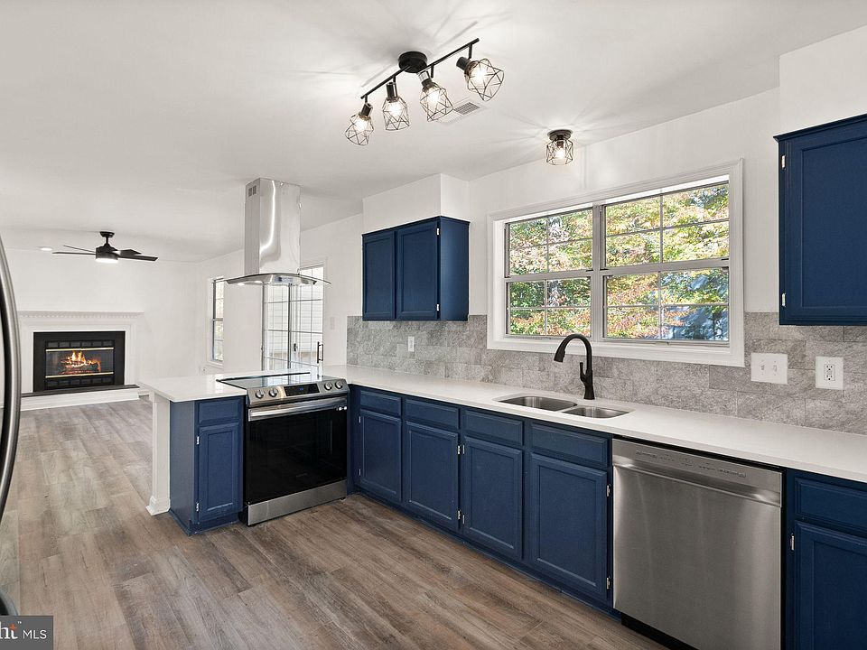 1st image of 55 Meadowood Dr