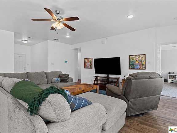3rd image of 907 Liberty Park Dr