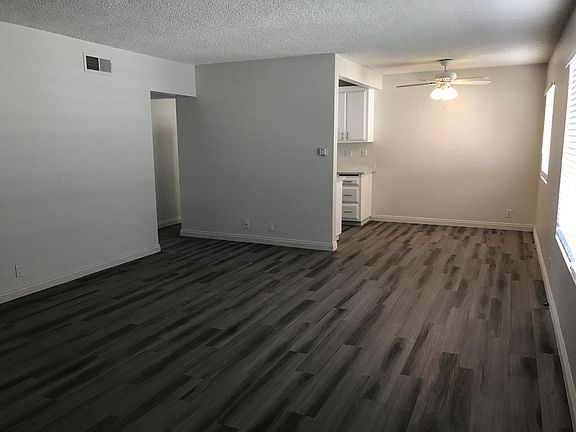5th image of 545 Greenbrier Dr APT 7
