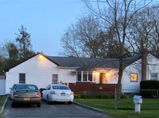 47 Ackerly Ln, Holbrook, NY 11741