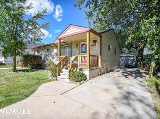 22025 Pleasant St, Saint Clair Shores, MI 48080
