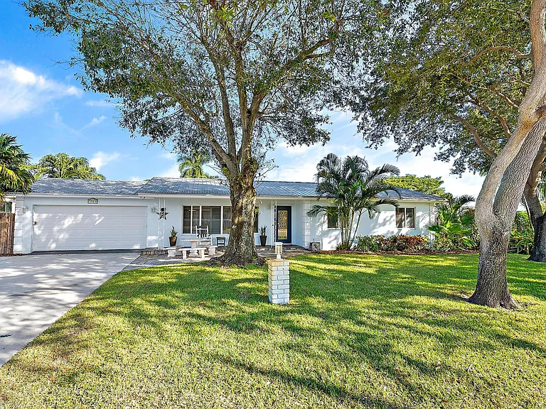 7424 Venetian Way — Photo 34
