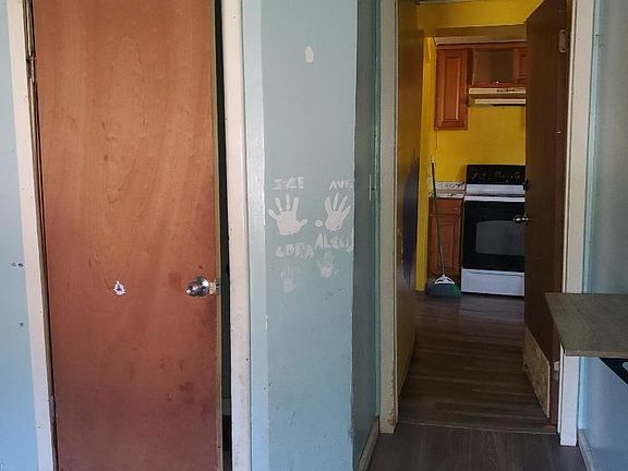 5th image of 702 S Oak St