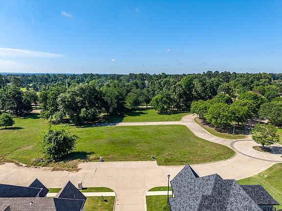 2nd image of 105 Winding Oaks Dr