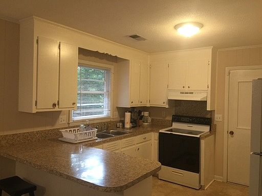 2nd image of 4736 Glenn St
