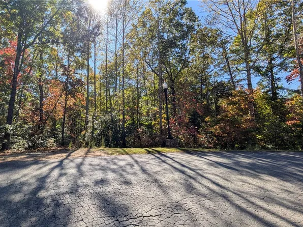 312 Scharlin Dr, Pickens, SC 29671