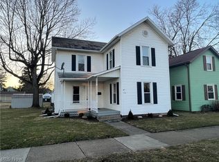 142 7th St SW, New Philadelphia, OH 44663