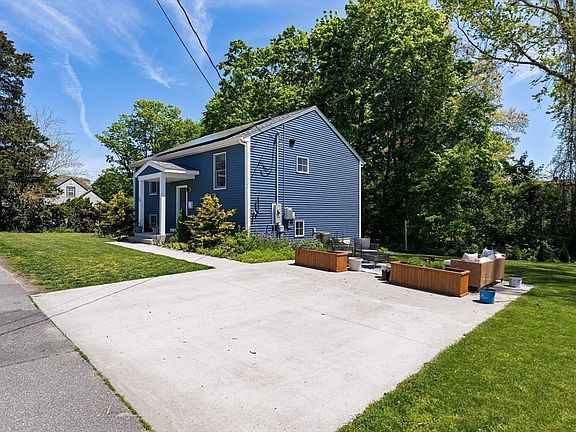 3rd image of 16 Clancy St