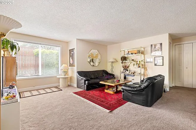 626 N Emerson St #626 — Photo 3