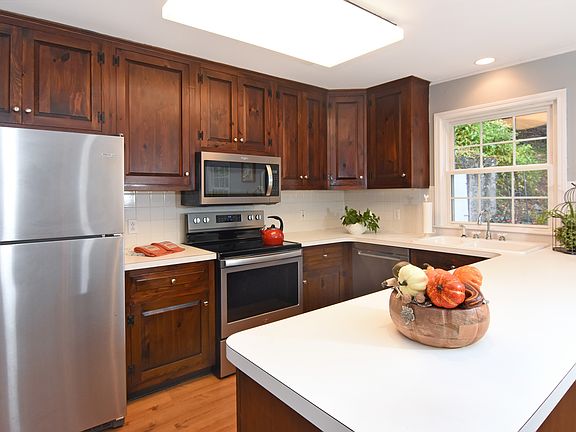 2nd image of 36 Hillside Ave