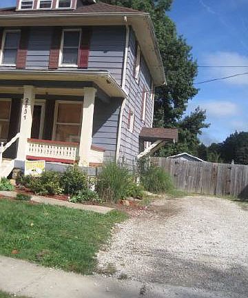 2nd image of 2631 Maplewood St